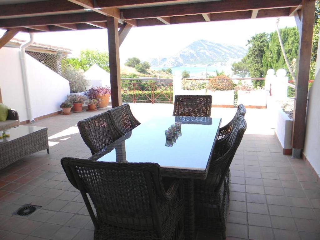 Bonito Con Inmensa Terraza Y Piscina